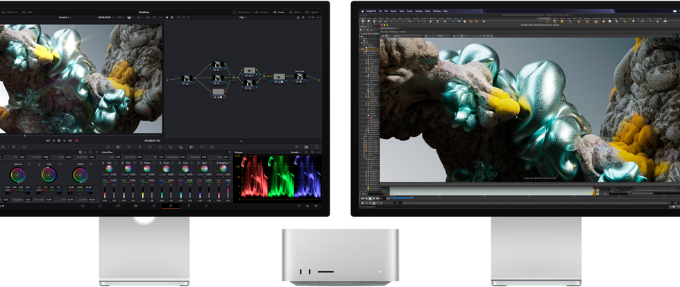Studio Display monitor ja Studio Display XDR monitor, kumbki Mac Studio ühel küljel, ekraanidel on kunstniku töölaud, 3D-mudelite tarkvara ja tööriistad