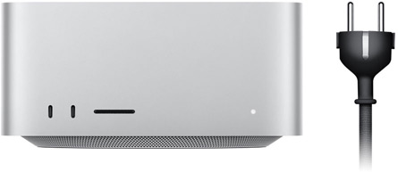 Vista frontal do Mac Studio, com duas portas USB-C, ranhura para cartões SDXC, luz indicadora de estado, base afunilada, parte superior plana, moldura reta com arestas arredondadas, na cor prateado, cabo de alimentação preto com ficha trifarada