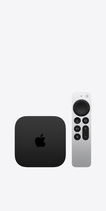 Egy fekete Apple TV 4K felülnézetből és egy ezüstszínű Apple TV Remote