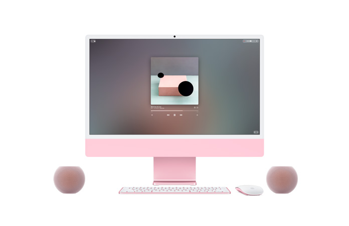 ピンクのiMac、前面の外観。画面上でApple Musicが再生されている。同じカラーのMagic KeyboardとMagic Mouse、両脇にはステレオペアとして配置された2台のピンクのHomePod mini 2スピーカーがある