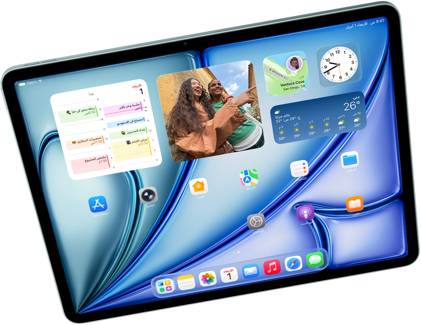 عرض أفقي لجهاز iPad Air يُبرز Apple Intelligence مع عالم الصور، وKeynote، وقلم Apple Pro