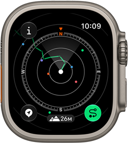 Apple Watch Ultra 4, kryt z titánu v prírodnej farbe, funkcia Návrat zobrazujúca trasu s kompasovými smermi, pohľad zvonku na pravú stranu, korunka Digital Crown, vystúpené bočné tlačidlo