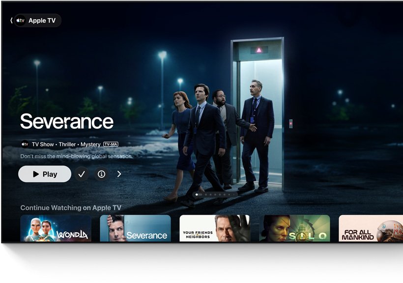Apple TV‑appen viser titlen Severance, hvor folk træder ud af en elevator og ind på en parkeringsplads. Rækken Se videre vises nedenunder