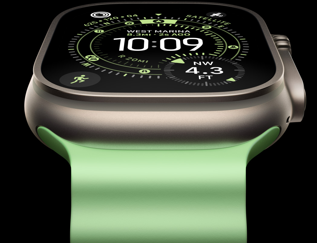 Apple Watch Ultra 3, boîtier en titane, finition naturelle, boussole sur le cadran Orientation, Bracelet Ocean, couleur vert fluo