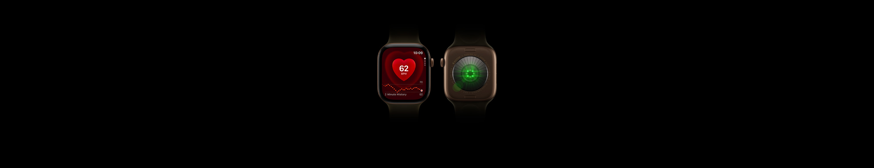 Dwa zegarki Apple Watch Series 12 z kopertami z aluminium w kolorze ciemnego brązu i paskami sportowymi w kolorze oliwki. Jeden prezentuje przód zegarka z aplikacją Tętno, drugi – tył zegarka z widocznym systemem czujników zdrowotnych i świecącymi zielonymi diodami LED