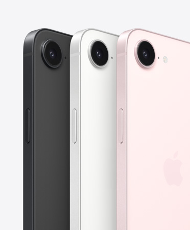 iPhone 17e, faces latérale et arrière, coloris noir, faces latérale et arrière, coloris blanc, faces latérale et arrière, coloris rose pastel, caméra Fusion au sommet, bouton latéral