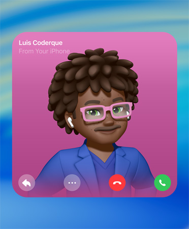 Póster de contacto de FaceTime con un Genmoji en el centro, el nombre de la persona en la parte superior izquierda e iconos de responder mensaje, más opciones, colgar y contestar en la parte inferior